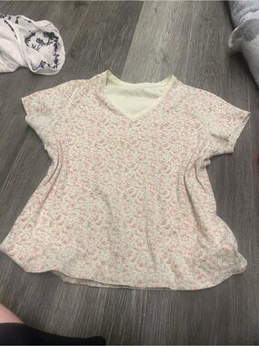 Faded Glory floral V-Neck Short Sleeve Top